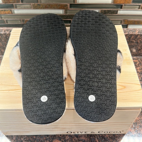 Olive & Cocoa Leopard Slippers Sz 9/10 - Picture 4 of 6